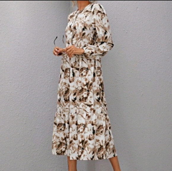 NEW Ruffle Hem Dress - Picture 4 of 6